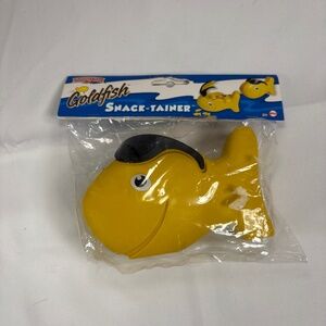 New Pepperidge Farms Goldfish Snack-Tainer Container Storage  Fish W/Sunglasses